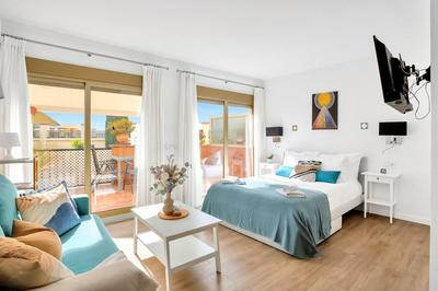 Modern beach studio in Elviria, close to amenities!