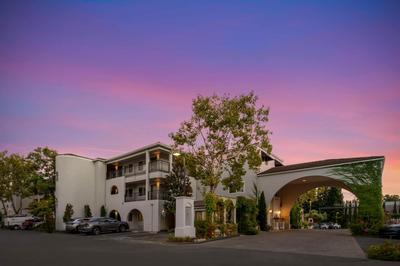 Dry Creek Inn MOD Collection by Sonesta