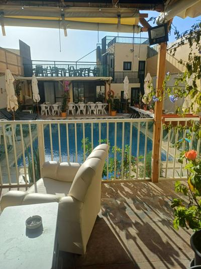 Qronfli Holiday Accommodation with Swimming Pool