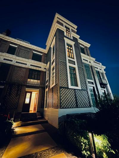 Maison Maxim De Lesseps