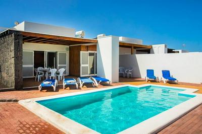 Villa Aleksandra Spacious for 8 guests, Heated Pool, Mountain Views