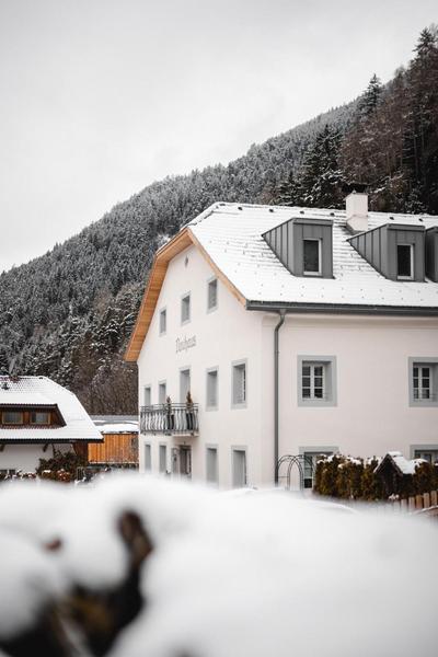 Apartments, Guest House & historic Chalet Neuhaus