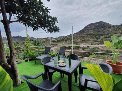 Preciosa casa rural con terraza y vistas en Teror