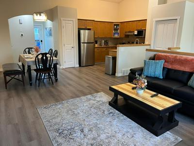 Park View Paradise - Big, Bright, Modern, Fully Stocked