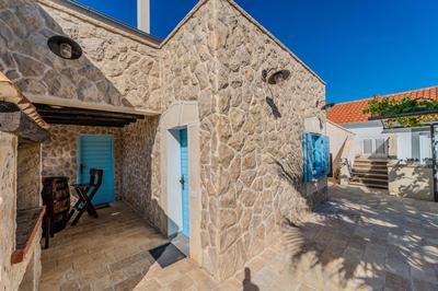 Holiday home "Heritage Stone House" - by TA Leut Agency