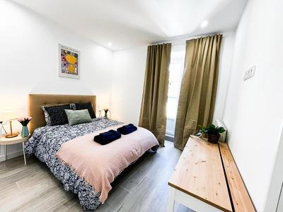 Madrid Private Rooms - Ferrer
