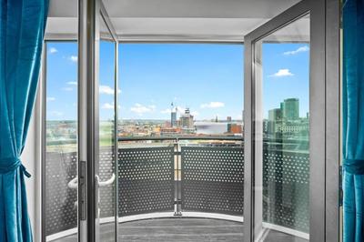 Spacious 2 Bed Apt B'ham CC with parking Sleeps 7