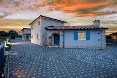 Villa Mila in Medulin with sea view and private pool only 300 meters from the beach