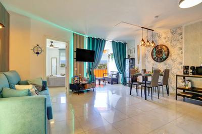 LUXORY DREAMY SUNSET, SeaFront, Direct Access To The Promenade,Wifi,Pool,Free Parking