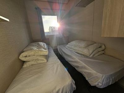 Caravan Leanne Sleeps 6 with Parking