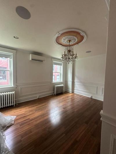 Chateau Connellsville MCM Minimalist Suite