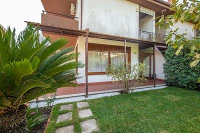 Elegante Villa con Giardino tra Catania ed Etna