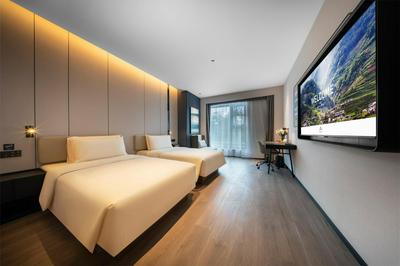 Atour Hotel Chengdu Longquan Shimao Plaza