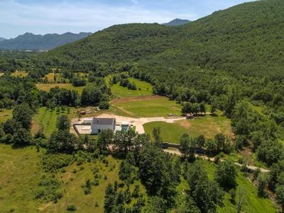 VIlla Luka - new isolated villa with heated pool, jacuzi and sauna