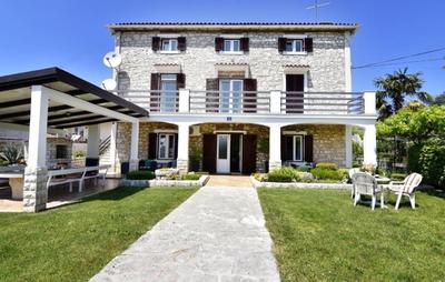 Große Wohnung in Umag mit Großem Garten und Meerblick