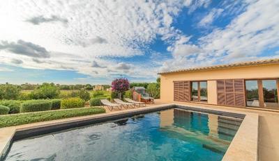 Tolles Ferienhaus in Campos mit Großem Pool