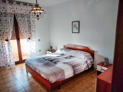 Camera matrimoniale in appartamento condiviso