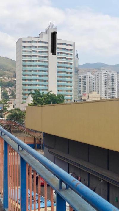 Flat com varanda, quarto de Morador Hotel 1112