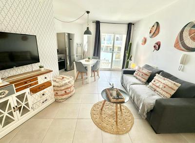 Candy Pop - AC, High speed internet ,Desk with natural light, Pool and two Terraces