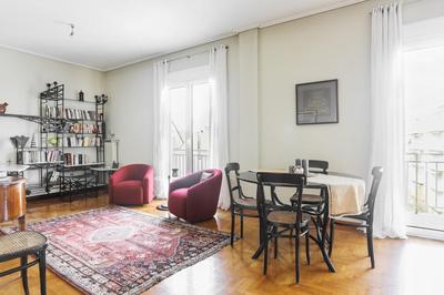 Homz AH07 Top floor 2-bedroom flat near Kallimarmaro