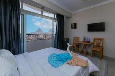 sunrise pyramids view & jacuzzi