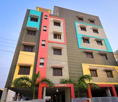 S V IDEAL HOMESTAY -2BHK SERVICE APARTMENTS-AC Bedrooms, Premium Amities, 2KM to Tiruchanoor Padmavathi Temple , 6KM to Alipiri, 24 HOURS Service BOYS Avai