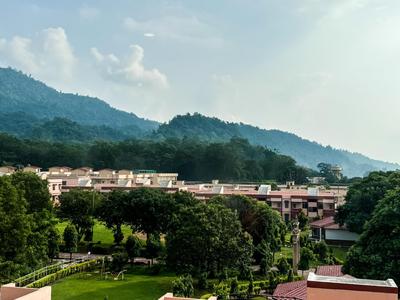 Hotel Nirvana Bliss, Behind Parmarth Niketan