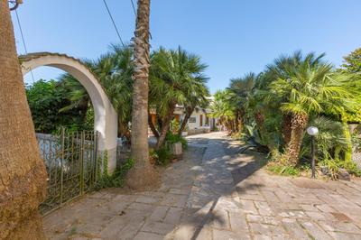 Appartamento in Villa con Terrazzo e Vista Golfo