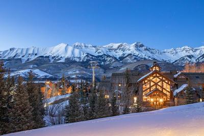 Beautiful Mountain Lodge Ski in Ski out