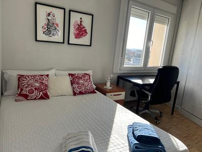 Habitación doble con baño privado en el centro de Granada