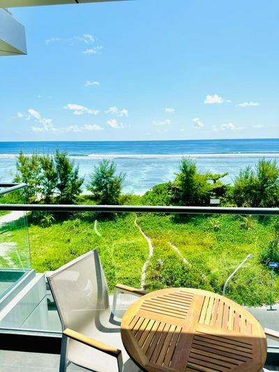 Lazzlla Beachfront Oceanfront Apartments