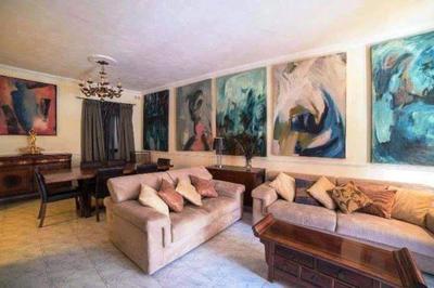 Central Comfort - 4 BDR Apartment, Artfully Designed