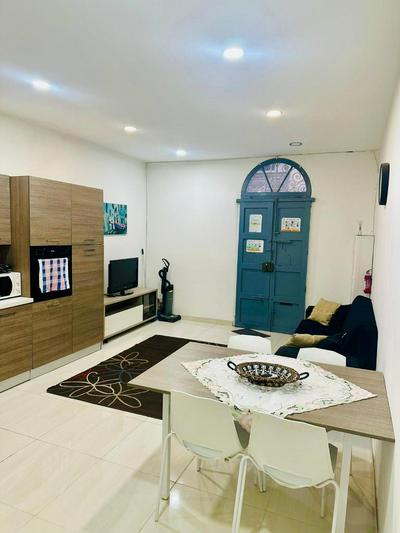 Steps to the Sea 1-BR Central Apartment