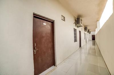 Hotel O Mahindra Pg Rooms & Restaurant