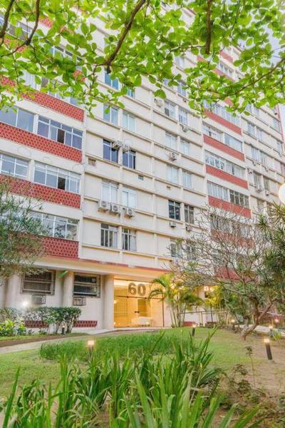 Apartamento com vaga no Arpoador