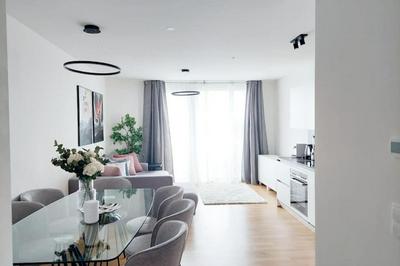 Balcony I 5 Minutes to Belvedere I Great Location 2 Minutes to Main station