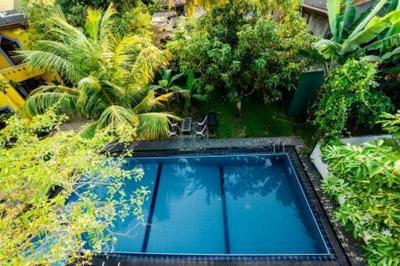 White House green home