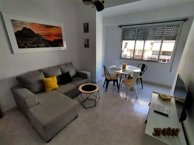 ROOMS IN SHARED APARTMENT w HOST