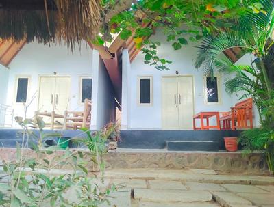 Putri Nyale Bungalows & Rooms