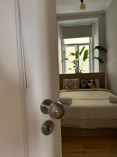 Quarto Compacto & Central com WC Partilhado