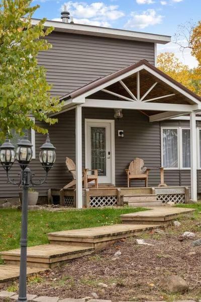 Long Lake Escape, Modern 3 Bedroom, Lower Unit of Duplex Home, Minutes to Downtown Traverse