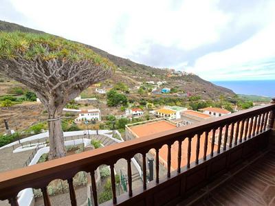 Cozy Izan Drago Apartment in Icod de los Vinos