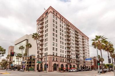 Chambre de Bonne in Downtown Long Beach