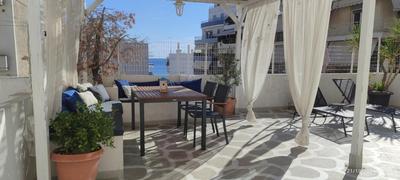 Apartment with terrace in Piraiki