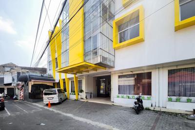 RedDoorz Near Stasiun Tanah Abang