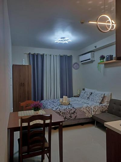 Laugh tale Staycation