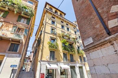 Verona Centro Piazza Erbe