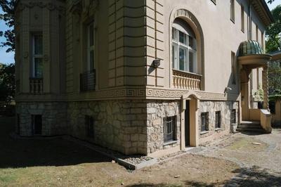Parklounge Apartment in historic Villa