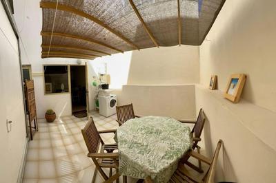 2 bedroom flat close to the sea