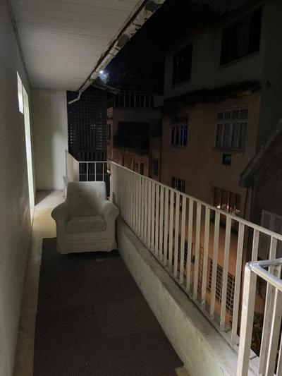 Quarto de casal em casa de vila